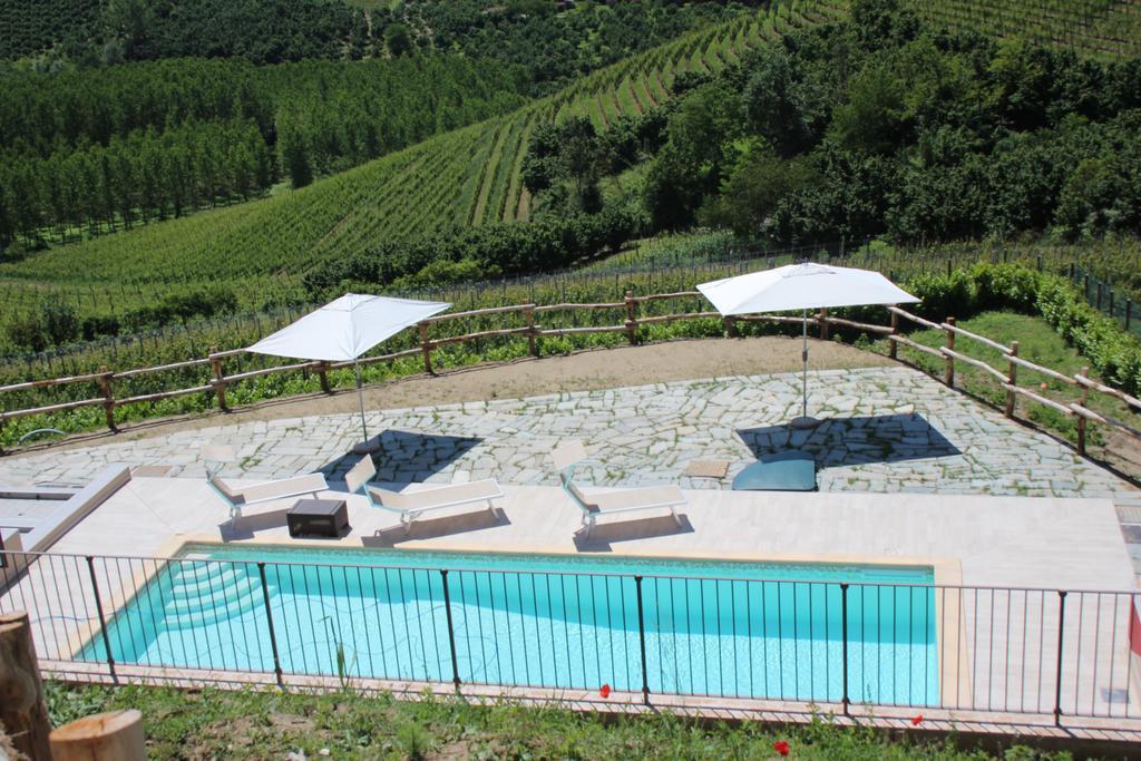 Poggio Dei Farinetti Bed & Breakfast Diano d'Alba Luaran gambar
